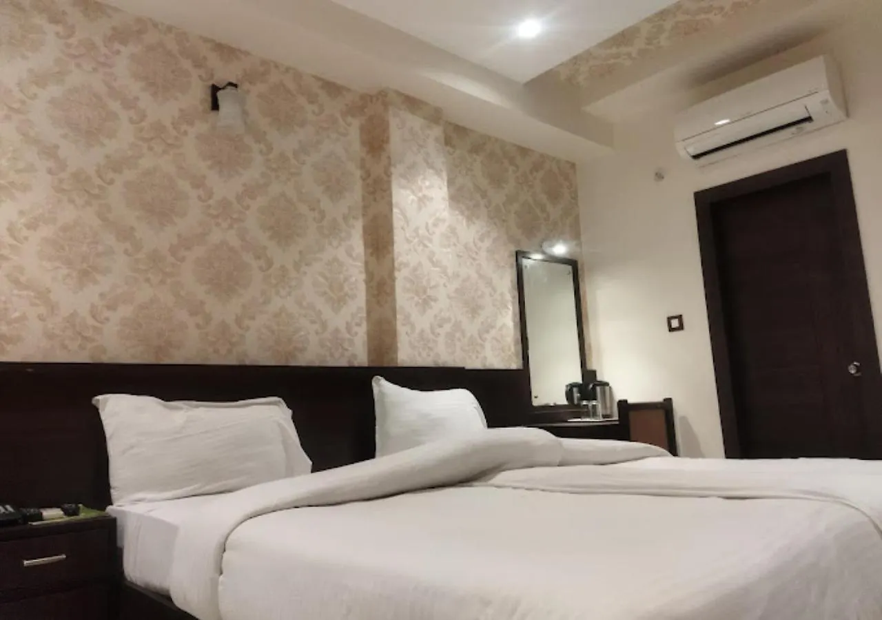 Hotel Park Plaza Варанаси
