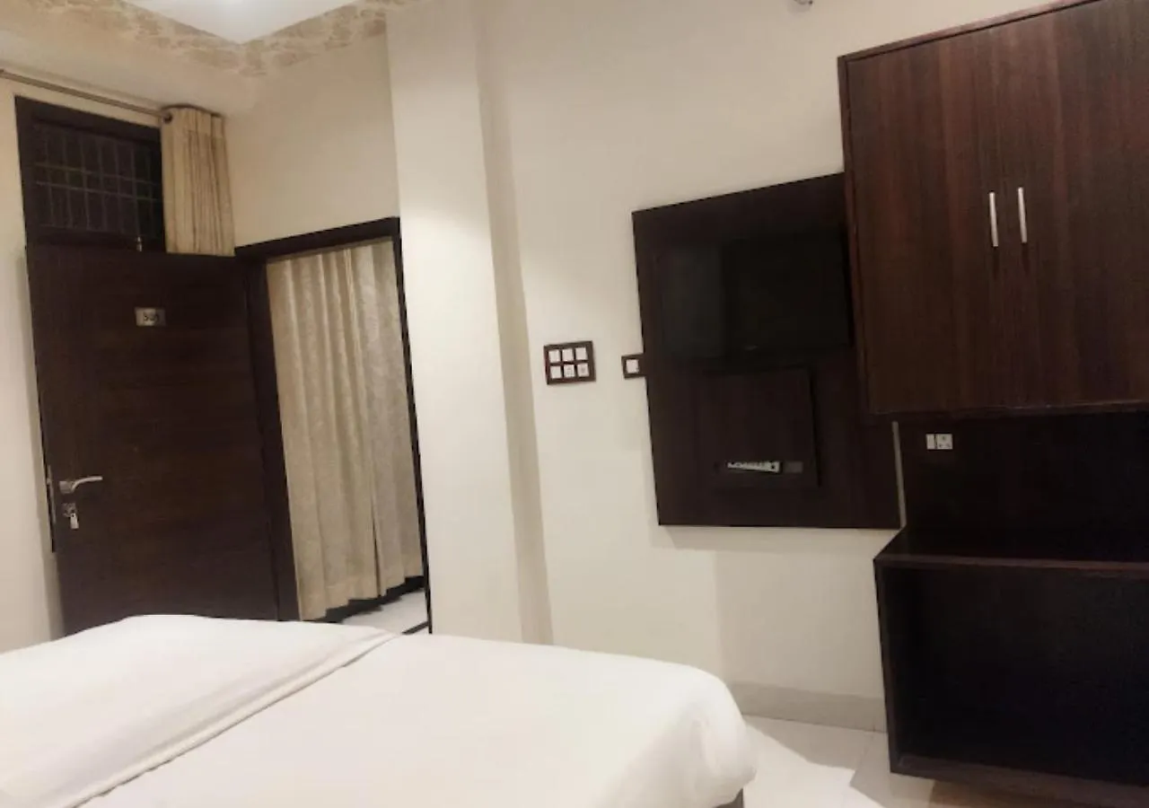 Hotel Park Plaza Варанаси 4*,  Индия